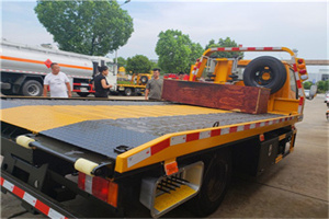 东港附近拖车电话号码服务